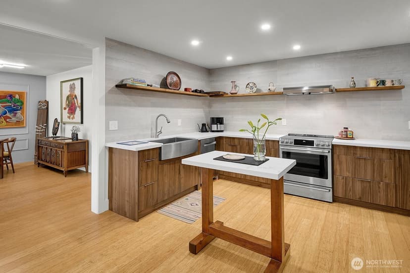 Property photo for 1001 2nd Avenue W #103, Seattle photo 10