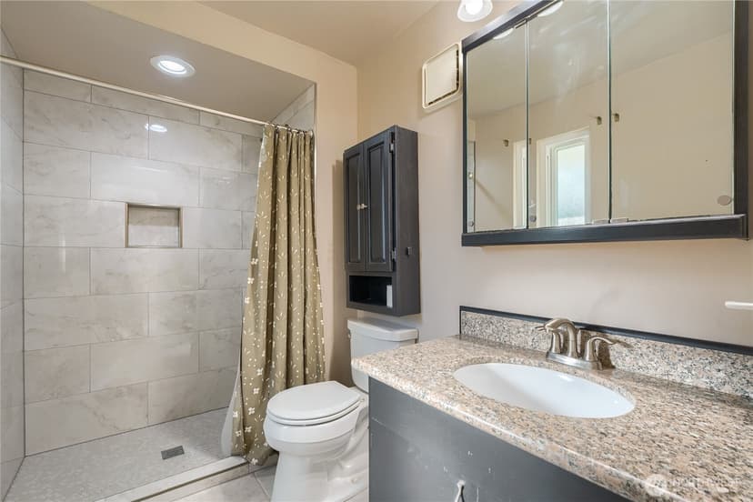 Property photo for 1708 SE 16th Place, Renton photo 17
