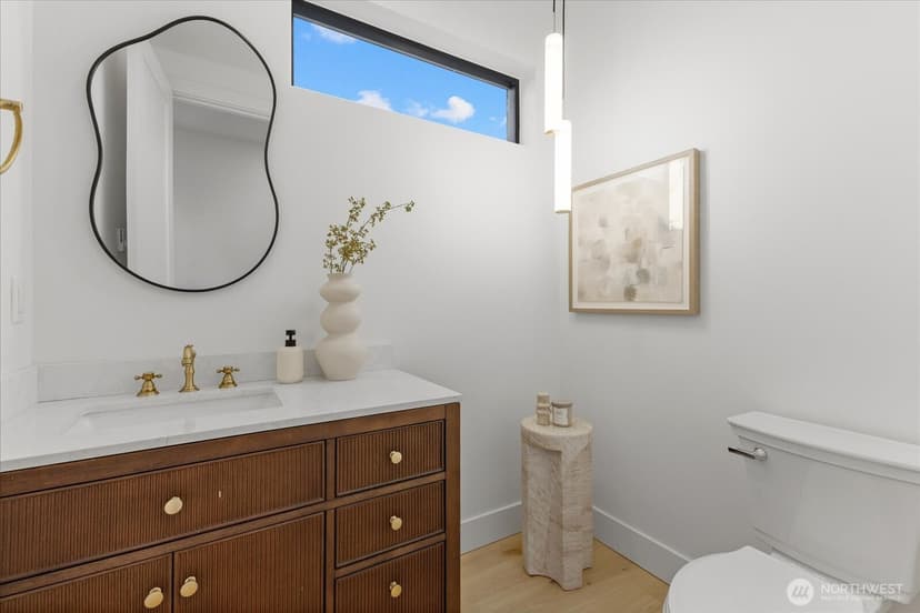 Property photo for 2815 W Elmore Street, Seattle photo 15