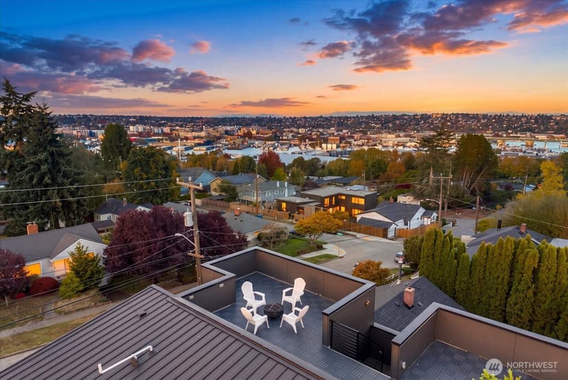 Property photo for 2815 W Elmore Street, Seattle photo 2