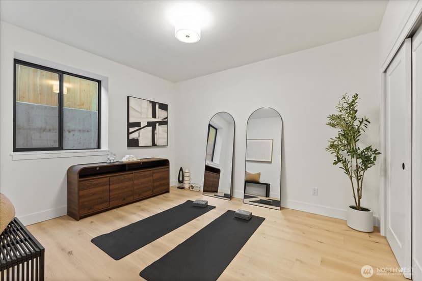 Property photo for 2815 W Elmore Street, Seattle photo 34