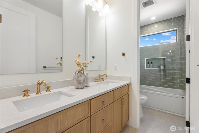 Property photo for 2815 W Elmore Street, Seattle photo 29