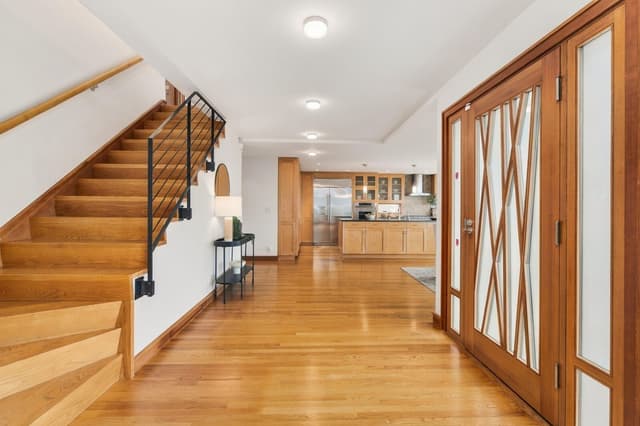 Property photo for 8229 Lakemont Drive NE, Seattle photo 5