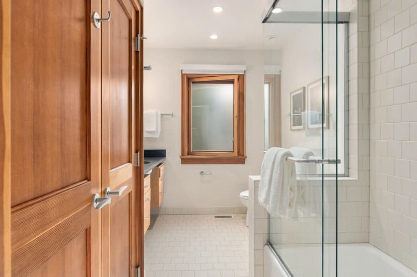 Property photo for 8229 Lakemont Drive NE, Seattle photo 32