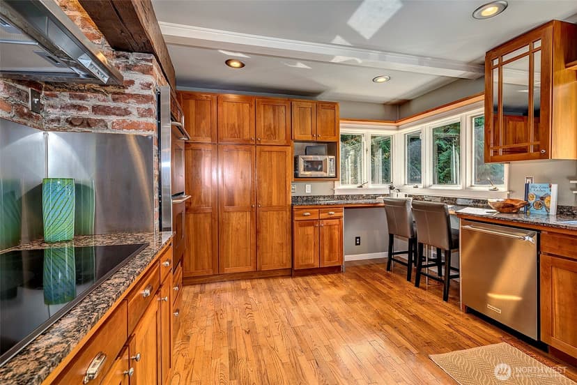 Property photo for 17410 44th Avenue NE, Lake Forest Park photo 8