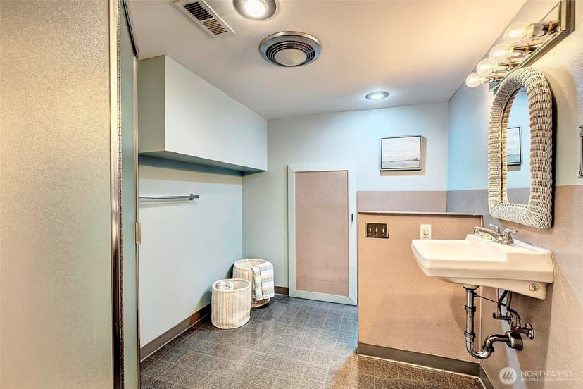 Property photo for 17410 44th Avenue NE, Lake Forest Park photo 18