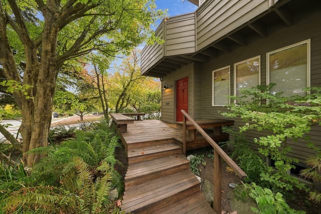 Property photo for 3003 35th Avenue W, Seattle photo 2