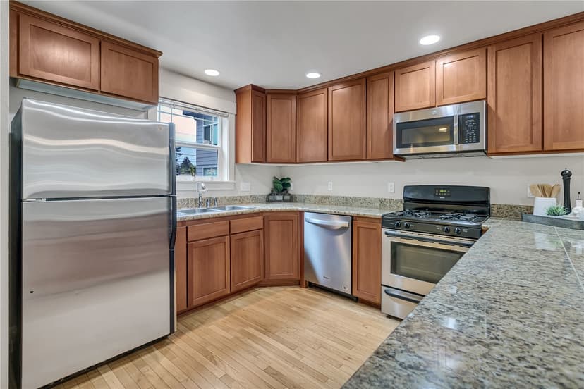 Property photo for 5235 11th Ave NE #B, Seattle photo 9