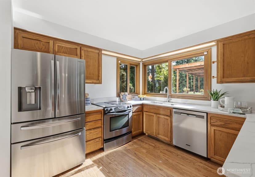 Property photo for 10827 NE 183rd Court, Bothell photo 11