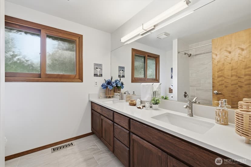 Property photo for 10827 NE 183rd Court, Bothell photo 31