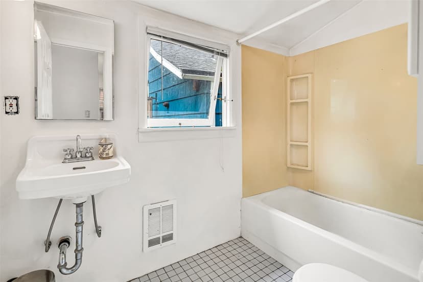Property photo for 831 NW 52nd Street, Seattle photo 15