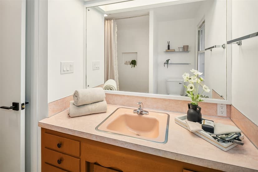 Property photo for 11421 20th Avenue S, Seattle photo 28