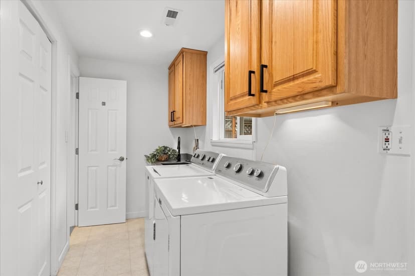 Property photo for 19112 3rd Avenue NE, Shoreline photo 15