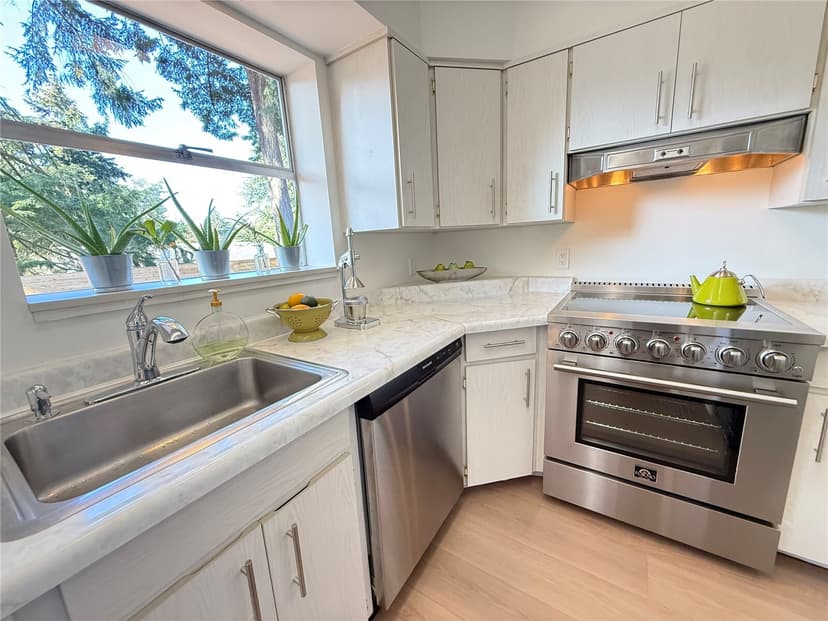 Property photo for 20405 3rd Avenue S, Seattle photo 16