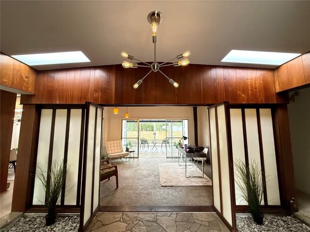 Property photo for 20405 3rd Avenue S, Seattle photo 2