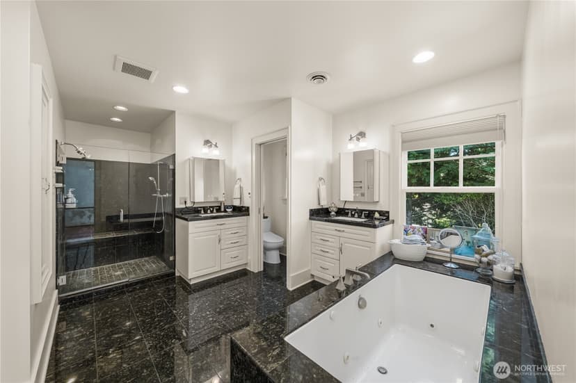 Property photo for 3233 Magnolia Boulevard W, Seattle photo 28