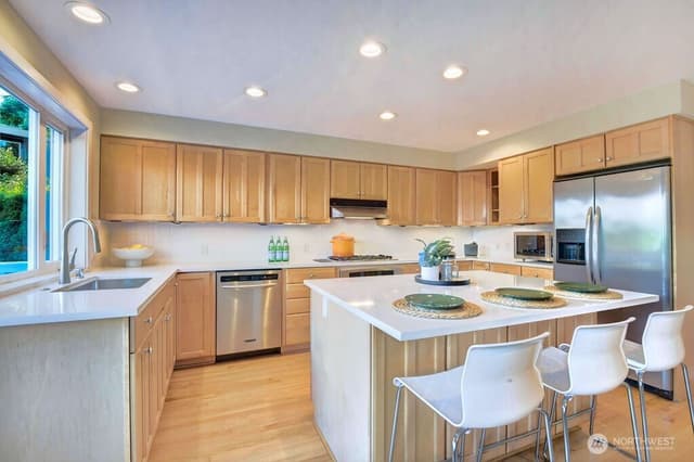 Property photo for 4030 26th Avenue W, Seattle photo 2