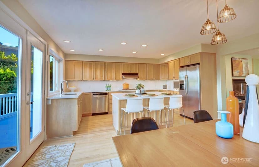 Property photo for 4030 26th Avenue W, Seattle photo 9