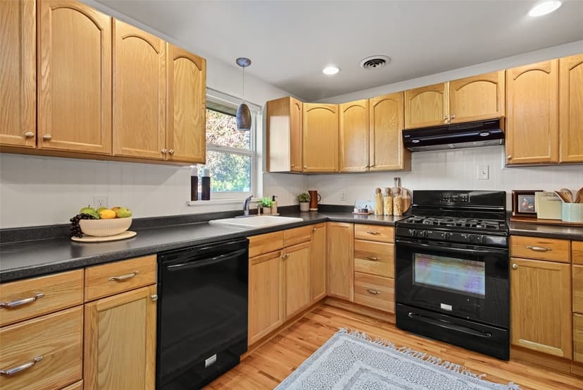 Property photo for 4148 52nd Avenue SW, Seattle photo 9