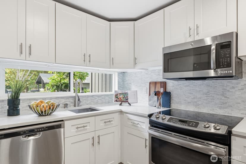 Property photo for 4035 145th Avenue NE, Bellevue photo 11