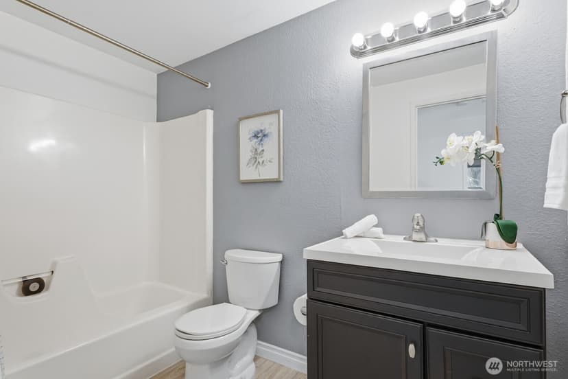 Property photo for 4035 145th Avenue NE, Bellevue photo 21
