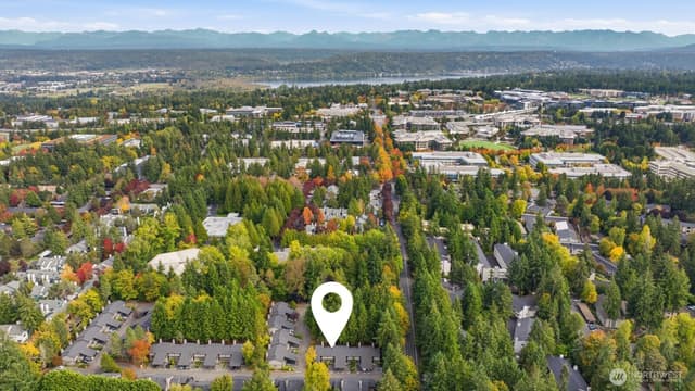 Property photo for 4035 145th Avenue NE, Bellevue photo 2