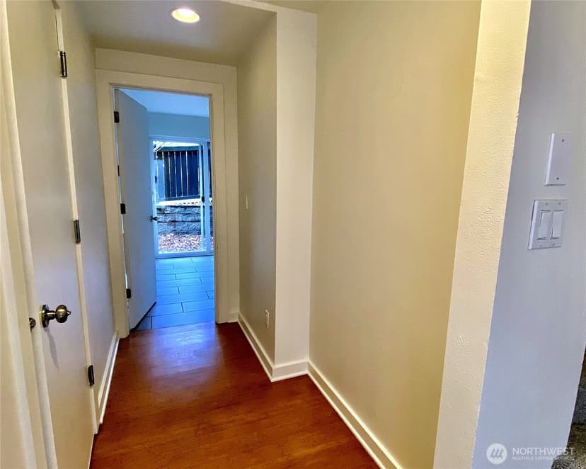 Property photo for 662 NE 40th Street, Seattle photo 6