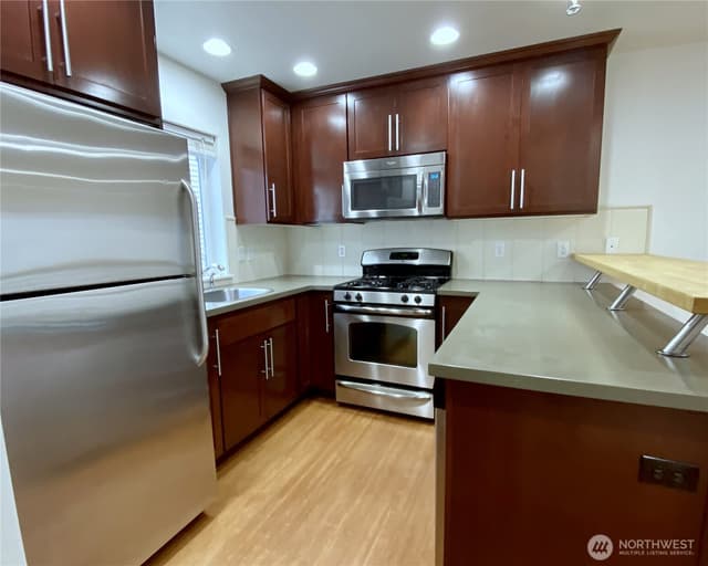 Property photo for 662 NE 40th Street, Seattle photo 3