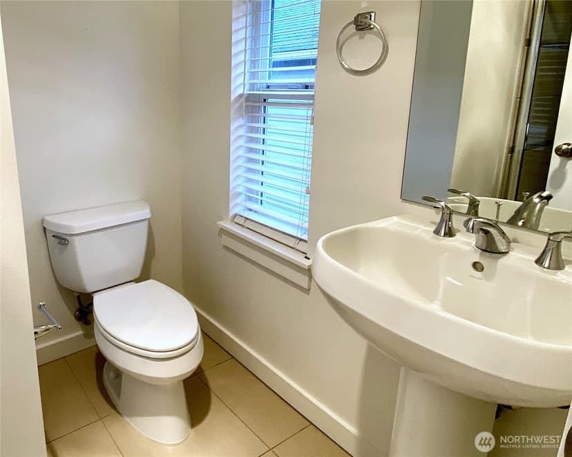 Property photo for 662 NE 40th Street, Seattle photo 9