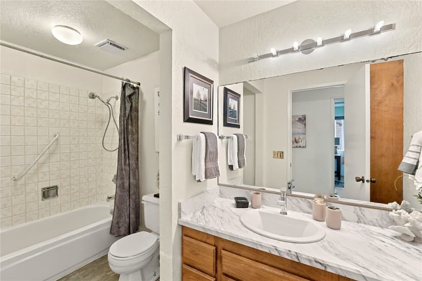 Property photo for 9526 4th Avenue NE, Seattle photo 19