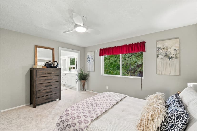 Property photo for 9526 4th Avenue NE, Seattle photo 15