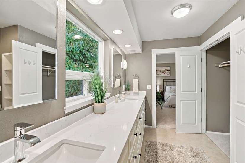 Property photo for 9526 4th Avenue NE, Seattle photo 17