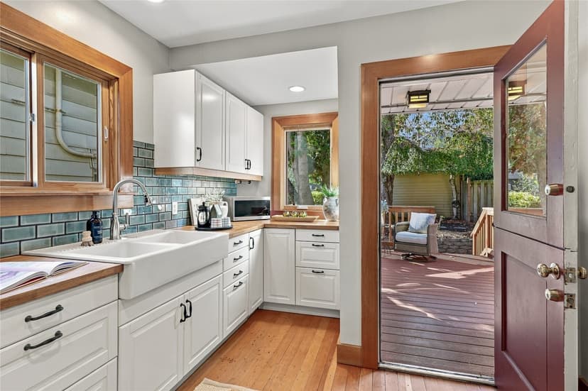 Property photo for 4237 2nd Avenue NE, Seattle photo 12