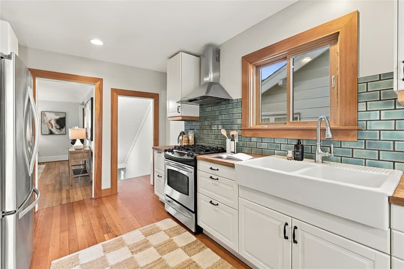Property photo for 4237 2nd Avenue NE, Seattle photo 14