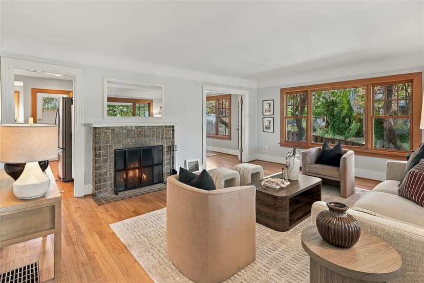 Property photo for 4237 2nd Avenue NE, Seattle photo 3