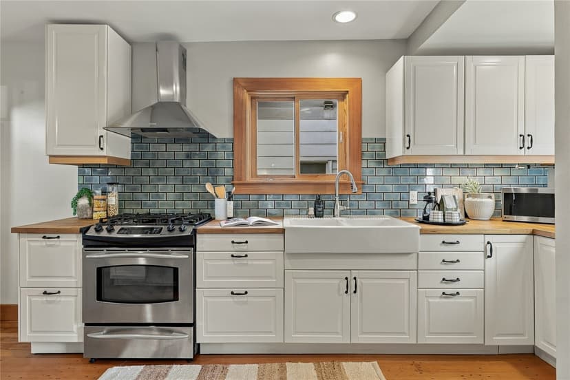 Property photo for 4237 2nd Avenue NE, Seattle photo 13