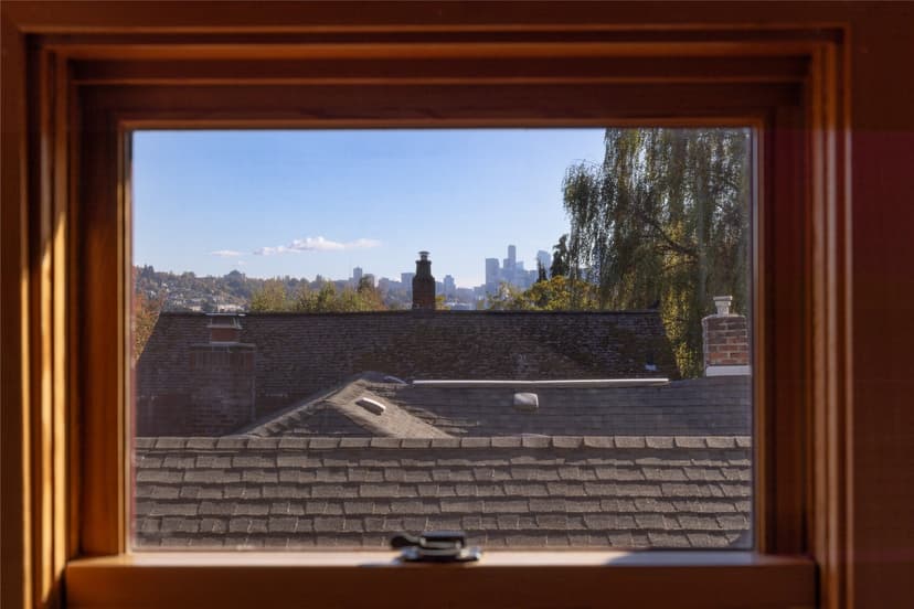 Property photo for 4237 2nd Avenue NE, Seattle photo 18
