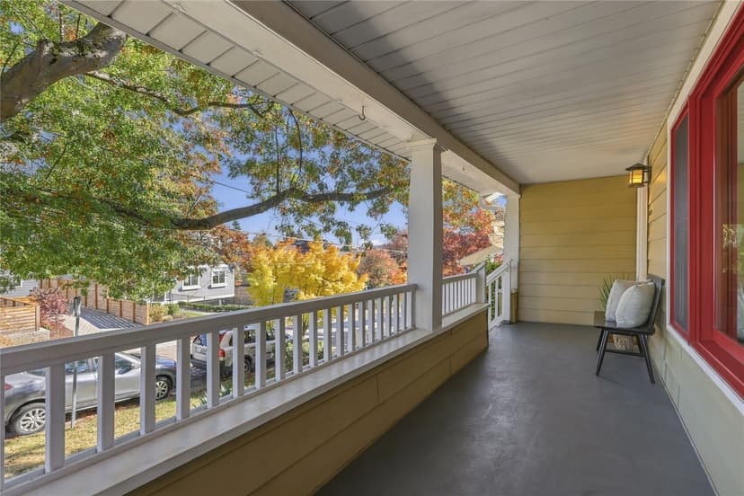 Property photo for 4237 2nd Avenue NE, Seattle photo 2