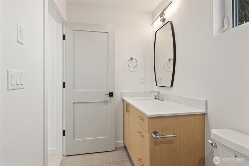 Property photo for 10746 Interlake Avenue N, Seattle photo 16
