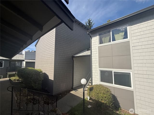 Property photo for 2020 Grant Avenue S #J102, Renton photo 2