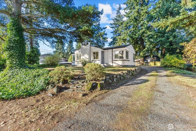 Property photo for 20037 15th Avenue NE, Shoreline photo 2