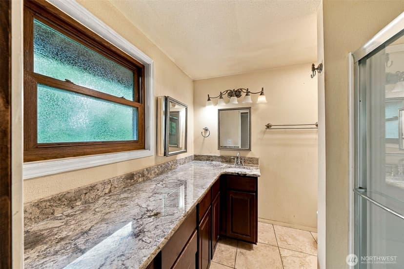 Property photo for 28327 183rd Avenue SE, Kent photo 14