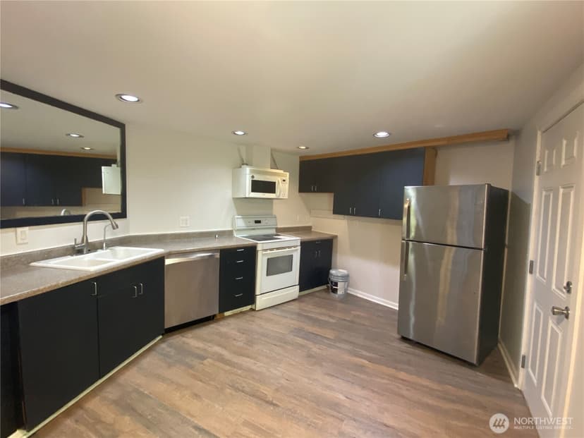 Property photo for 7100 Lincoln Parkway SW, Seattle photo 4