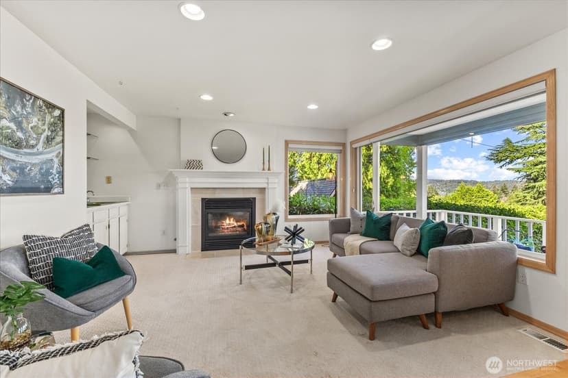 Property photo for 9009 45th Avenue NE, Seattle photo 10
