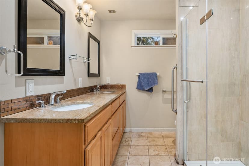 Property photo for 14048 75th Avenue NE, Kirkland photo 11
