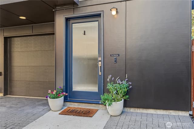 Property photo for 6534 42nd Avenue SW #B, Seattle photo 2