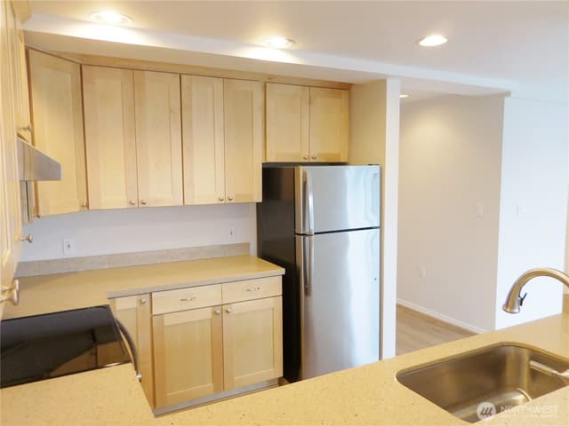 Property photo for 214 W McGraw Street #201, Seattle photo 4