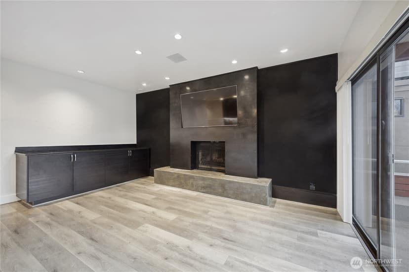 Property photo for 2028 Waverly Place N #102, Seattle photo 3