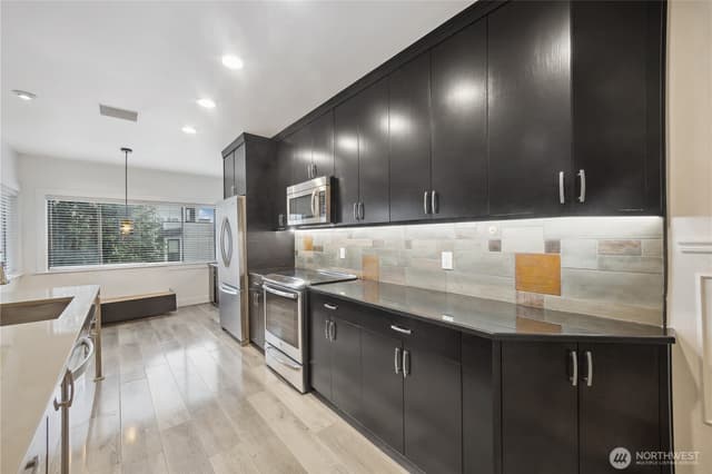 Property photo for 2028 Waverly Place N #102, Seattle photo 5