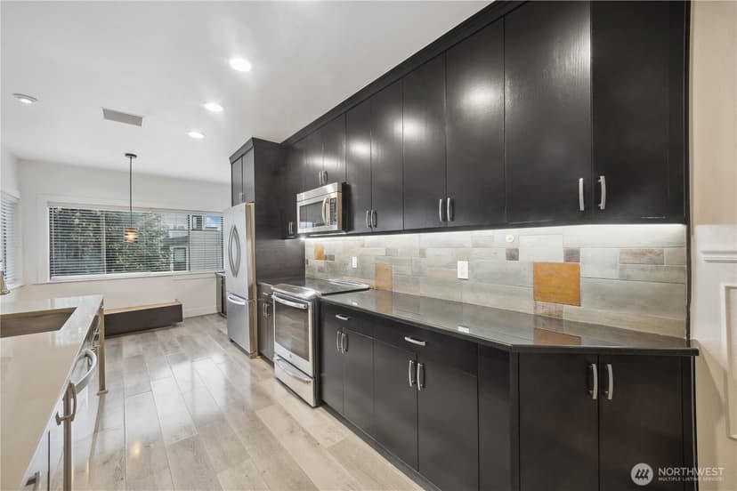 Property photo for 2028 Waverly Place N #102, Seattle photo 5